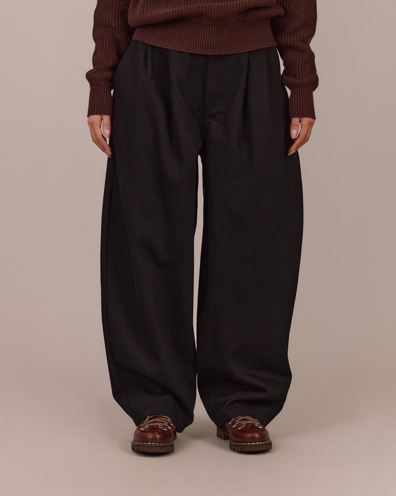 Baggy Pleated Jeans - Black