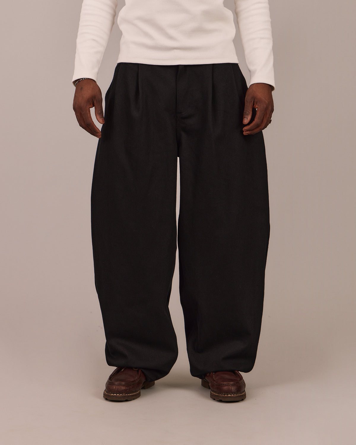 Baggy Pleated Jeans - Black
