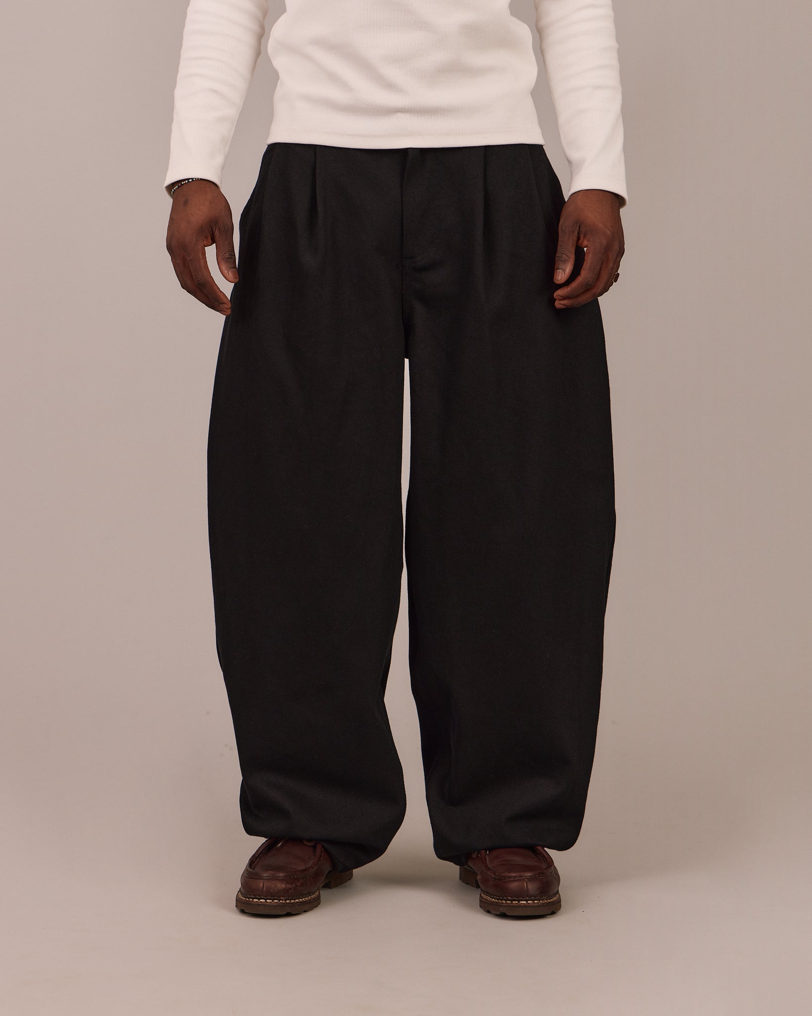 Baggy Pleated Jeans - Black